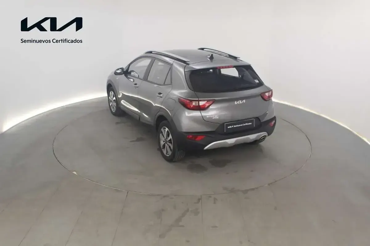 Usado Kia Stonic 101 HP (74 kW) 2025 Cinzento SUV