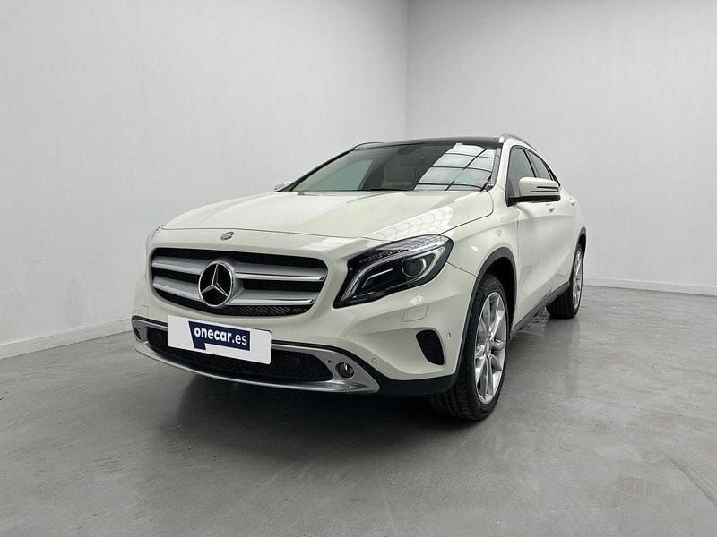 Beige Usado 2015 Mercedes GLA200 Urban SUV | 18.490 € (Buen precio) - Imagen 1/4