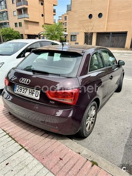 Violeta / lila Usado 2011 Audi A1 Attraction Utilitario | 9500 € (Precio justo) - Imagen 1/1