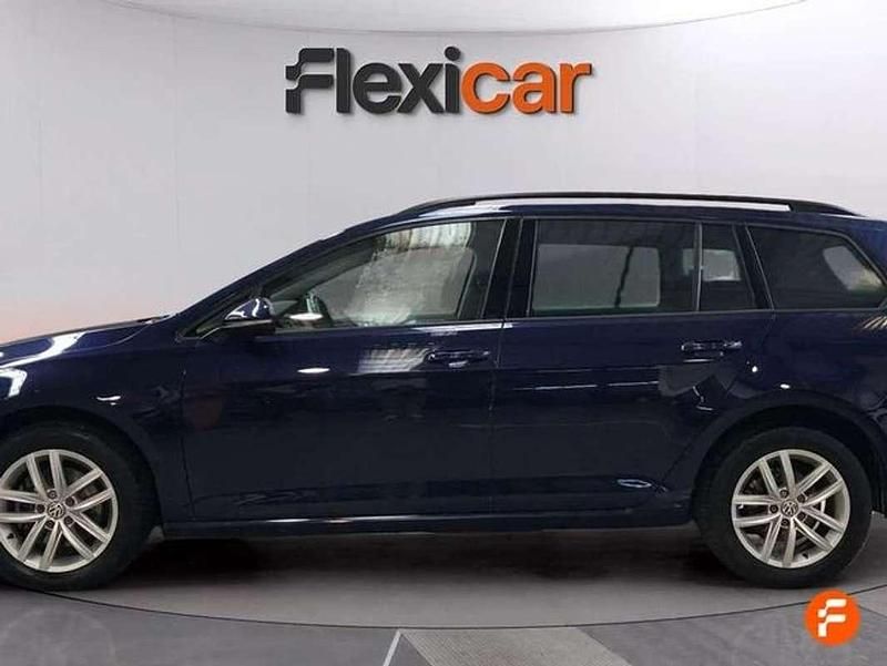 Usado VW Golf VIII Business 110 CV (80 kW) 2020 Azul Familiar