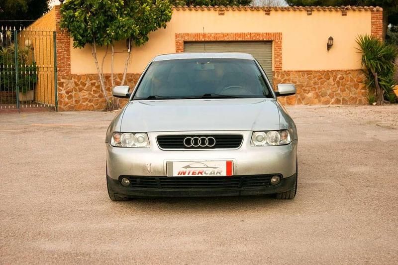 Usado Audi A3 Ambiente 110 CV (80 kW) 2001 Gris Utilitario
