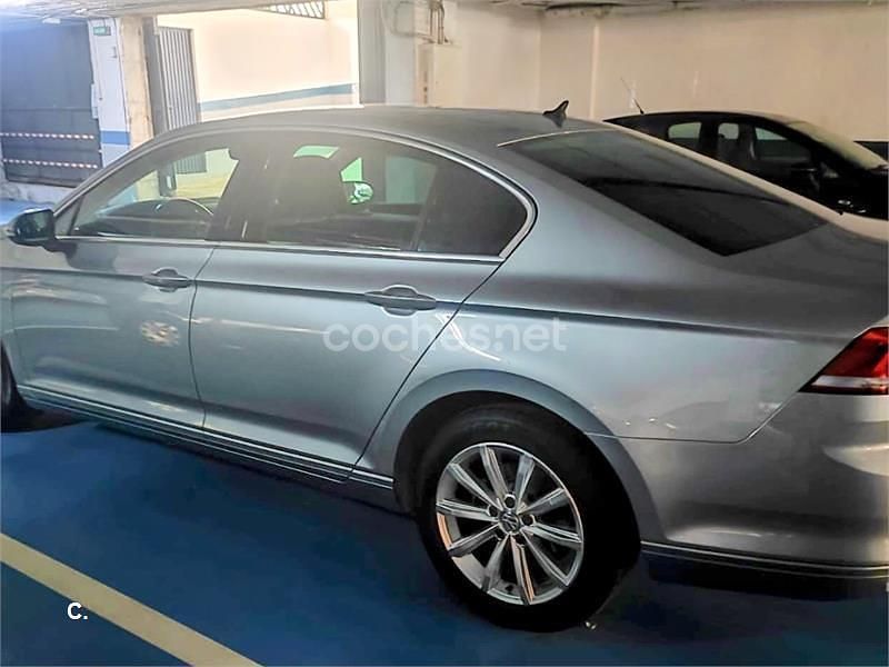 Gris / plata Usado 2018 VW Passat Exclusive Berlina | 16.000 € (Buen precio) - Imagen 1/4