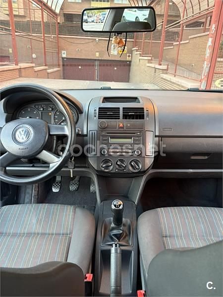 Usado VW Polo Advance 70 CV (51 kW) 2006 Negro Utilitario