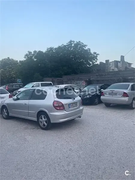 Usado Nissan Almera 110 CV (80 kW) 2001 Gris / plata Berlina