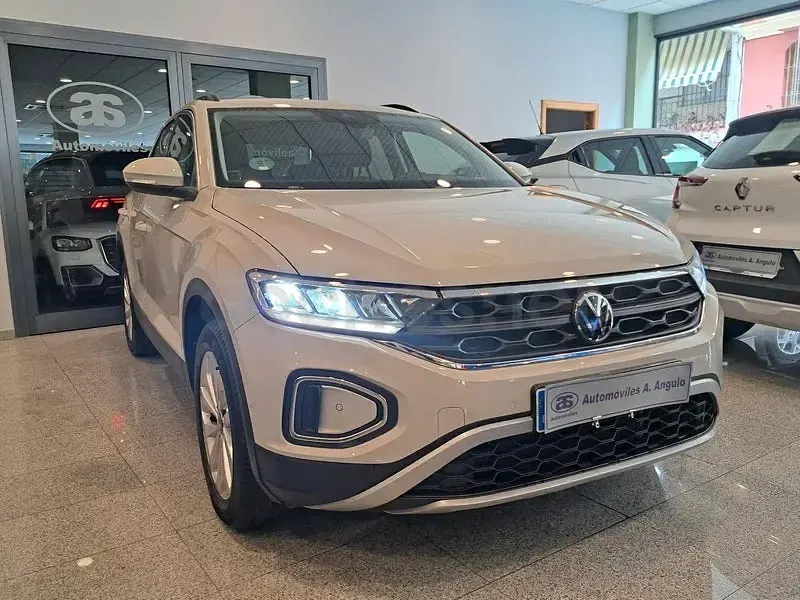 Usado VW T-Roc Life 150 CV (110 kW) 2023 Beige SUV