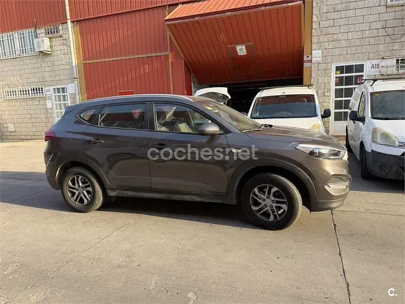 Usado Hyundai Tucson GO! 131 CV (96 kW) 2018 Marrón SUV