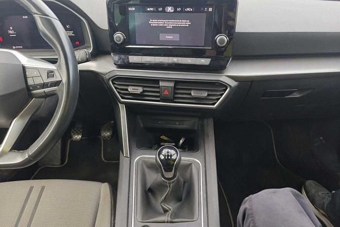 Usado Seat Leon Style 116 CV (85 kW) 2021 Blanco Familiar