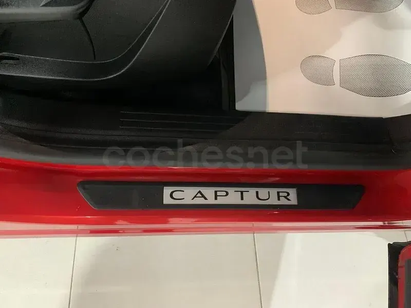 Usado Renault Captur Life 90 CV (66 kW) 2020 Granate SUV