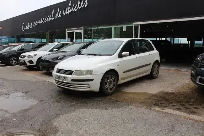 Begagnad Fiat Stilo 116 HK (85 kW) 2002 Halvkombi