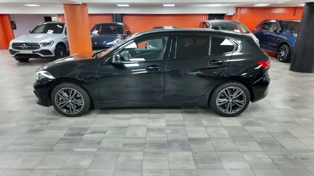 Usado BMW 120 Sport Line 170 CV (125 kW) 2024 Negro Utilitario