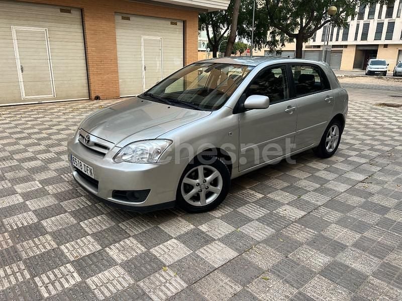 Usado Toyota Corolla Terra 90 CV (66 kW) 2005 Gris / plata Berlina