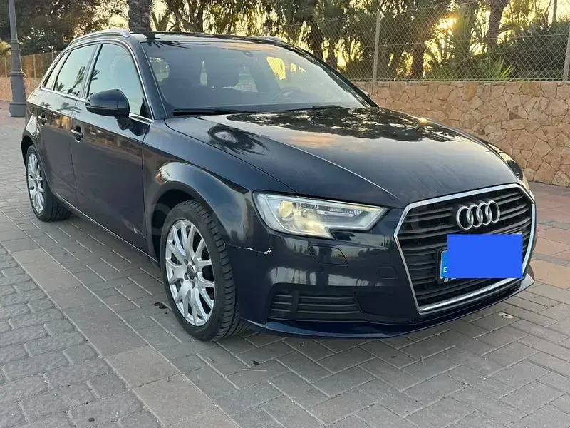 Usado Audi A3 110 CV (80 kW) 2016 Azul Berlina