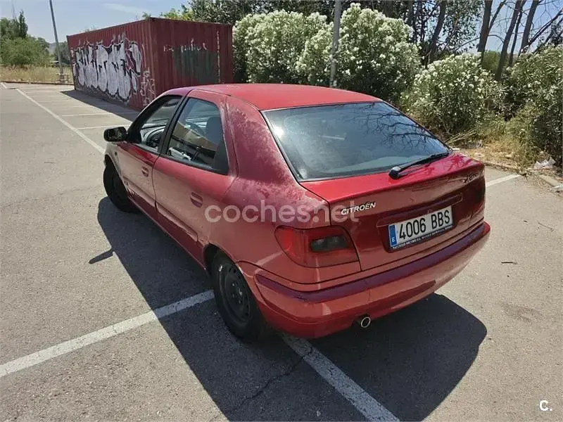 Usado Citroën Xsara Exclusive 90 CV (66 kW) 2000 Rojo Berlina