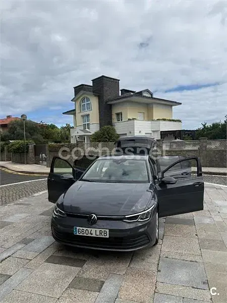 Usado VW Golf VIII 110 CV (80 kW) 2021 Gris / plata Berlina