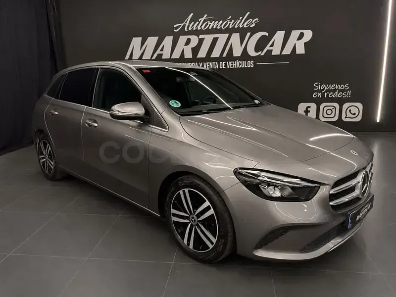 Usado Mercedes B200 150 CV (110 kW) 2021 Gris / plata Monovolumen