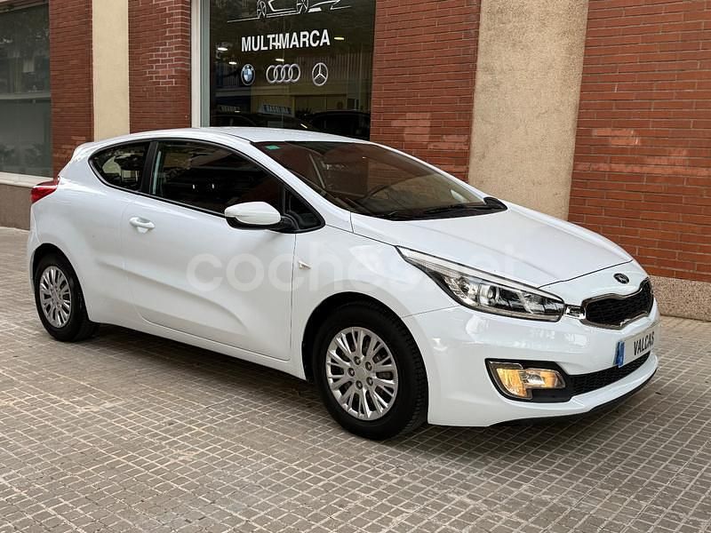 Blanco Usado 2015 Kia ProCeed Utilitario | 7800 € (Precio justo) - Imagen 1/4