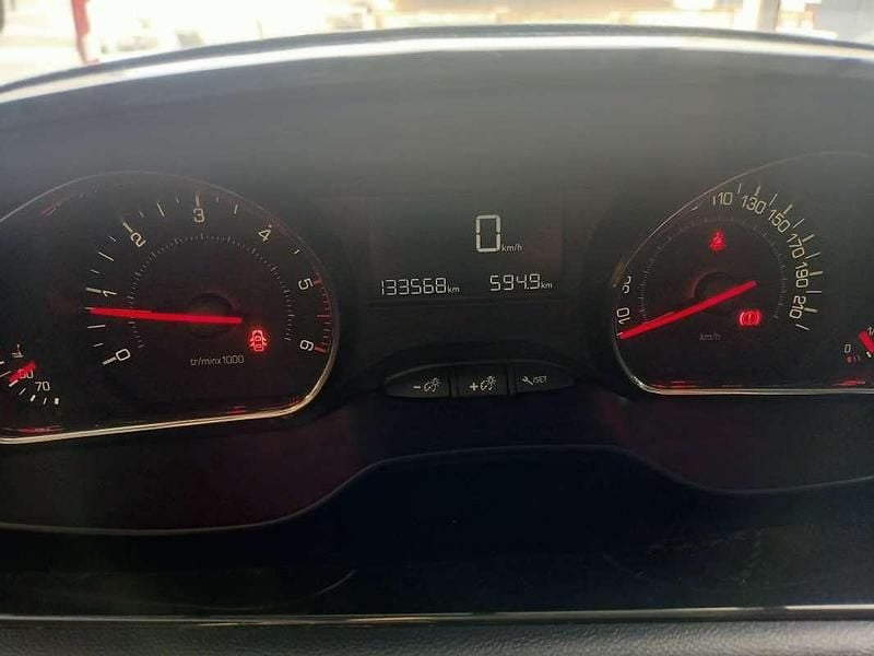 Usado Peugeot 208 Style 68 CV (50 kW) 2014 Utilitario