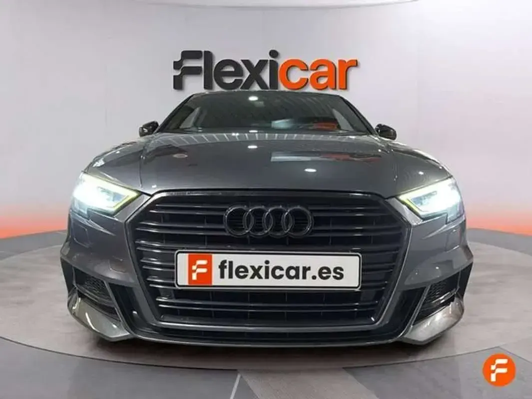 Usado Audi A3 116 CV (85 kW) 2019 Gris Berlina