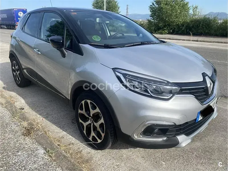 Usado Renault Captur Zen 130 CV (95 kW) 2019 Gris / plata SUV