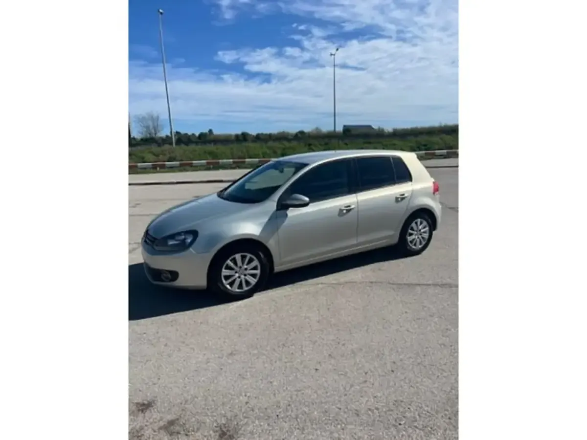 Usado VW Golf VI Advance 105 CV (77 kW) 2009 Gris Utilitario
