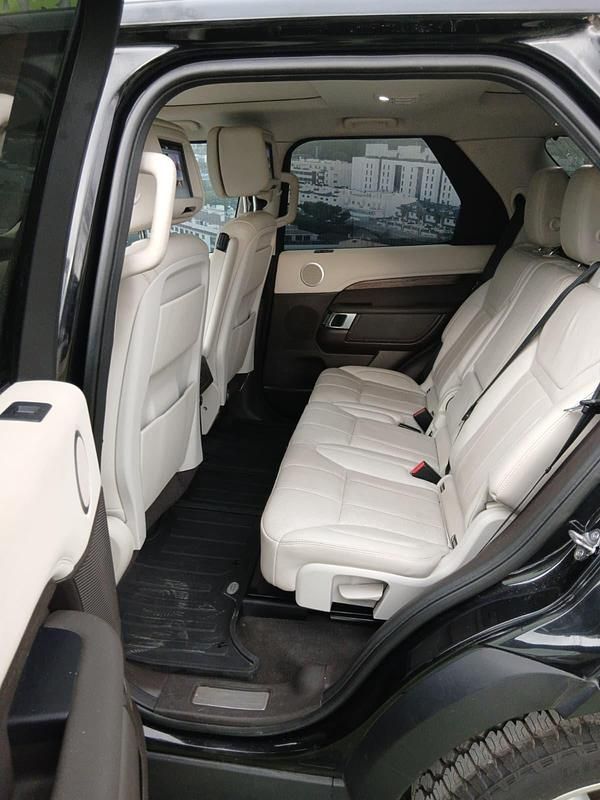 Usado Land Rover Discovery 5 HSE Luxury 258 CV (189 kW) 2017 Negro SUV