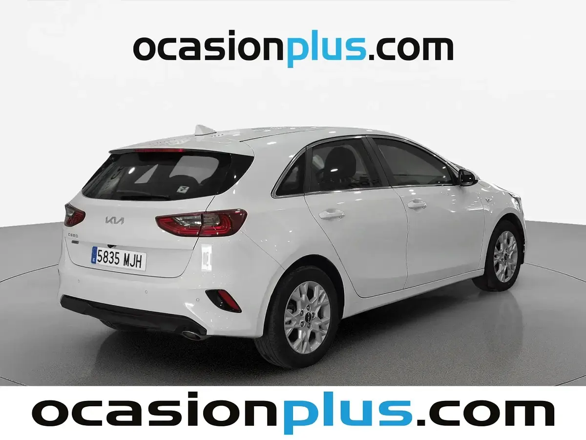Usado Kia Ceed 136 CV (100 kW) 2023 Blanco Utilitario