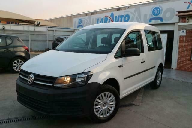 Blanco negro Usado 2018 VW Caddy Trendline Monovolumen | 17.900 € (Precio justo) - Imagen 1/4