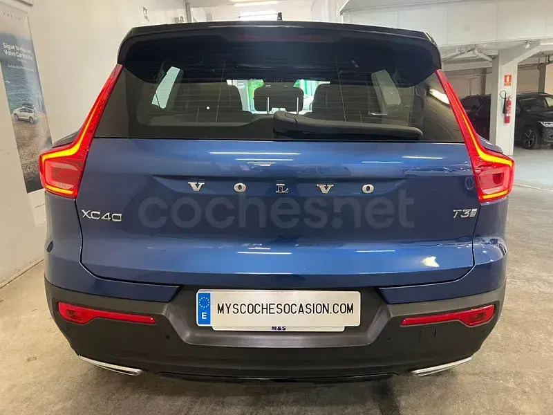 Usado Volvo XC40 R-Design 156 CV (114 kW) 2017 Azul SUV
