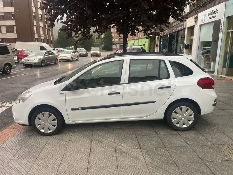 Usado Renault Clio 75 CV (55 kW) 2011 Blanco Familiar