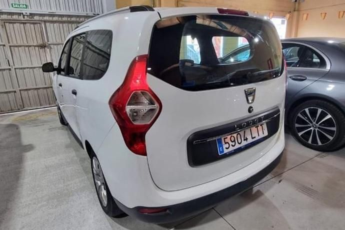 Usado Dacia Lodgy Comfort 95 CV (69 kW) 2021 Blanco Monovolumen