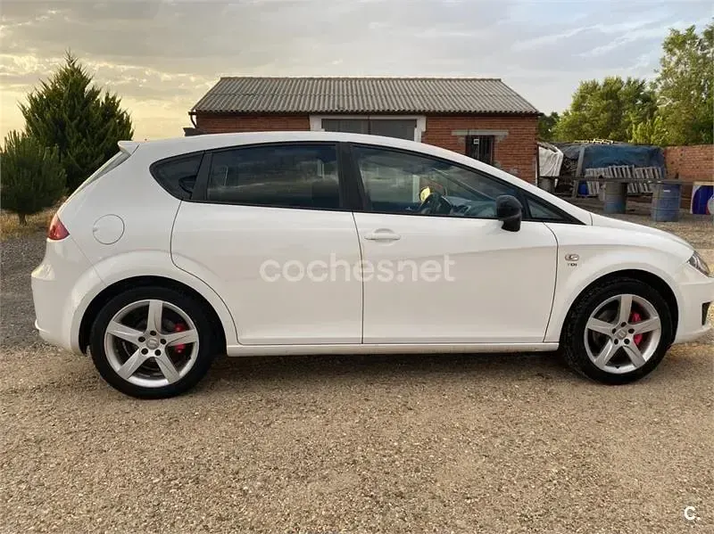 Usado Seat Leon Stylance 140 CV (102 kW) 2009 Blanco Utilitario