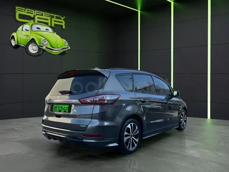 Usado Ford S-MAX ST-Line 190 CV (139 kW) 2023 Gris / plata Monovolumen