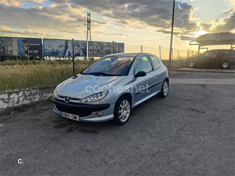 Gris / plata Usado 2003 Peugeot 206 GTi Berlina | 4000 € (Precio justo) - Imagen 1/2