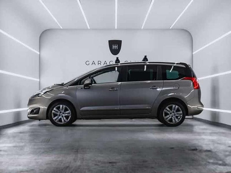 Usado Peugeot 5008 Style 120 CV (88 kW) 2016 Gris Monovolumen