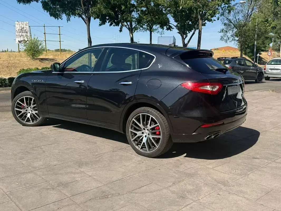 Usado Maserati Levante 275 CV (202 kW) 2016 Negro SUV