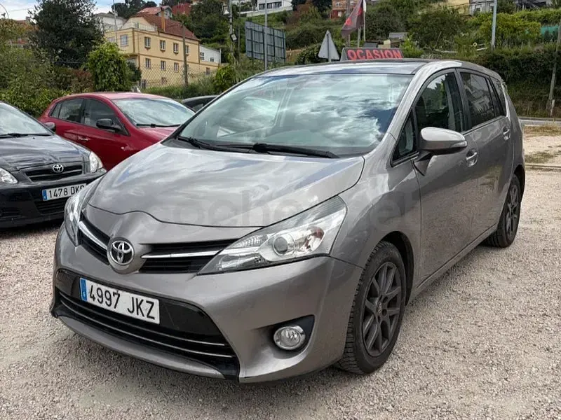 Usado Toyota Verso Comfort 112 CV (82 kW) 2015 Beige Monovolumen