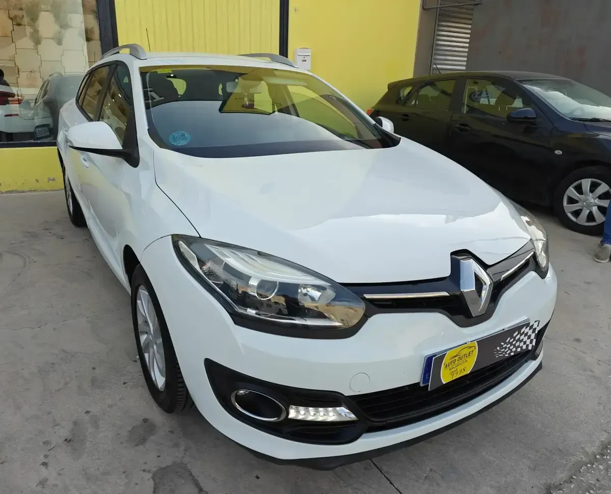 Usado Renault Mégane GrandTour Business 110 CV (80 kW) 2017 Blanco Familiar