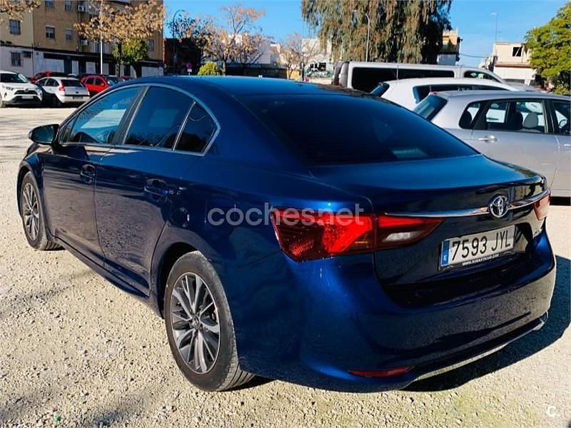 Usado Toyota Avensis Advance 143 CV (105 kW) 2017 Azul Berlina