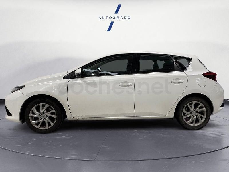 Usado Toyota Auris Business Edition 116 CV (85 kW) 2018 Blanco Berlina