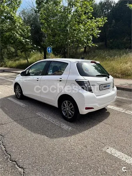 Usado Toyota Yaris Active 99 CV (72 kW) 2014 Blanco Utilitario