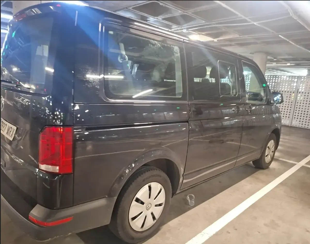 Usado VW Caravelle 150 CV (110 kW) 2024 Gris Van