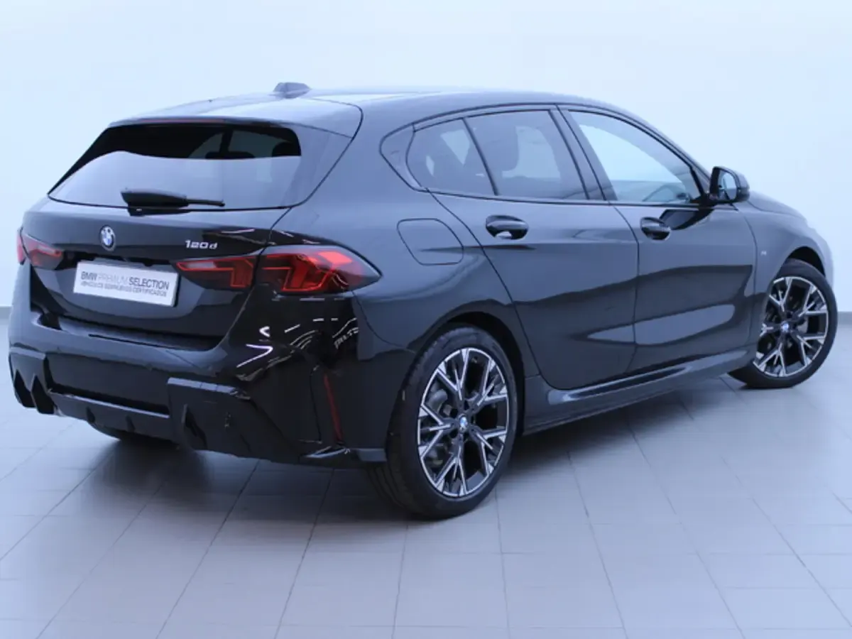 Usado BMW 120 Comfort Edition 163 CV (119 kW) 2025 Negro Utilitario