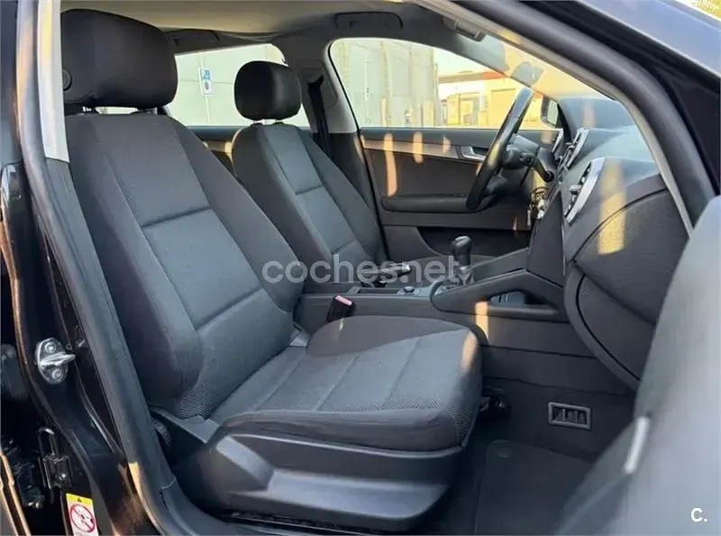 Usado Audi A3 Attraction 105 CV (77 kW) 2010 Gris / plata Utilitario