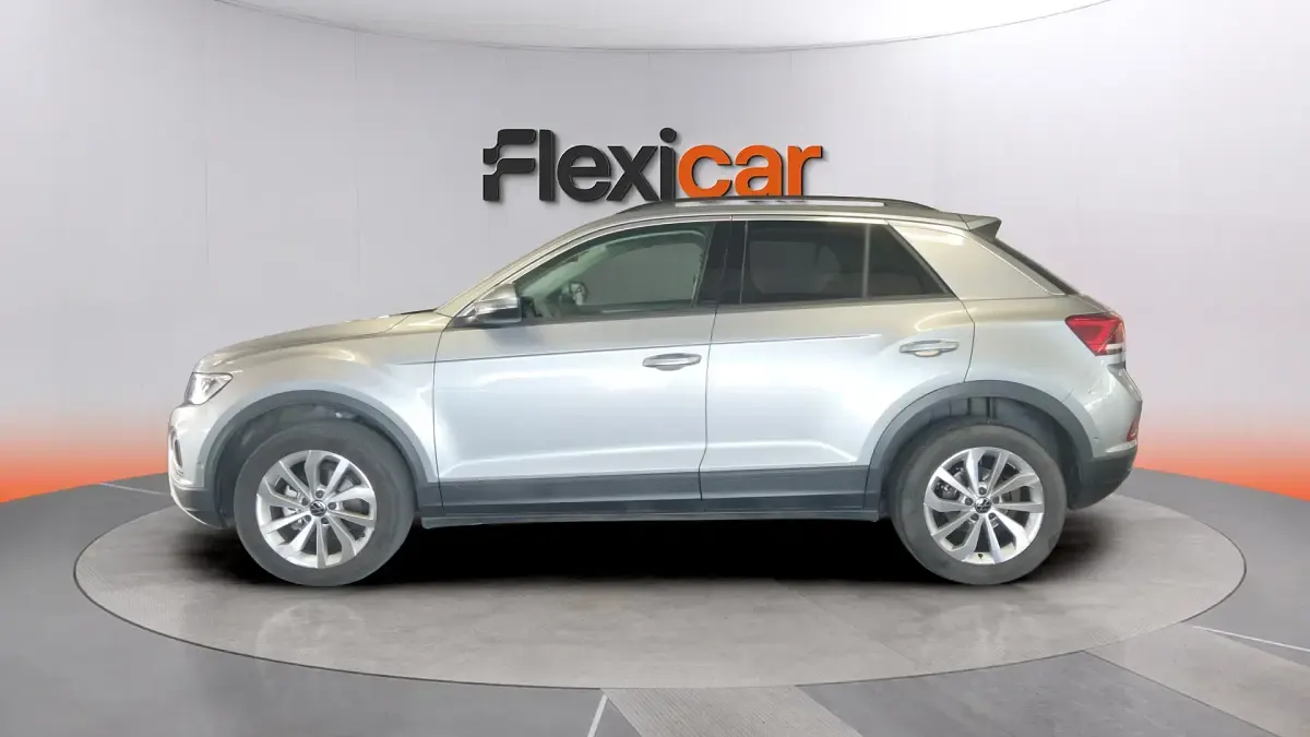 Usado VW T-Roc Life 116 CV (85 kW) 2024 Gris SUV