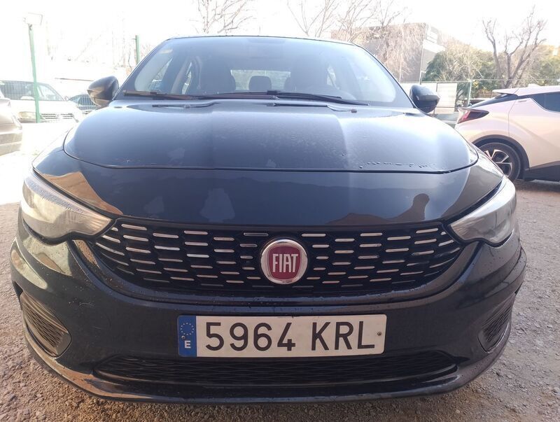 Usado Fiat Tipo Easy 120 CV (88 kW) 2018 Negro Berlina