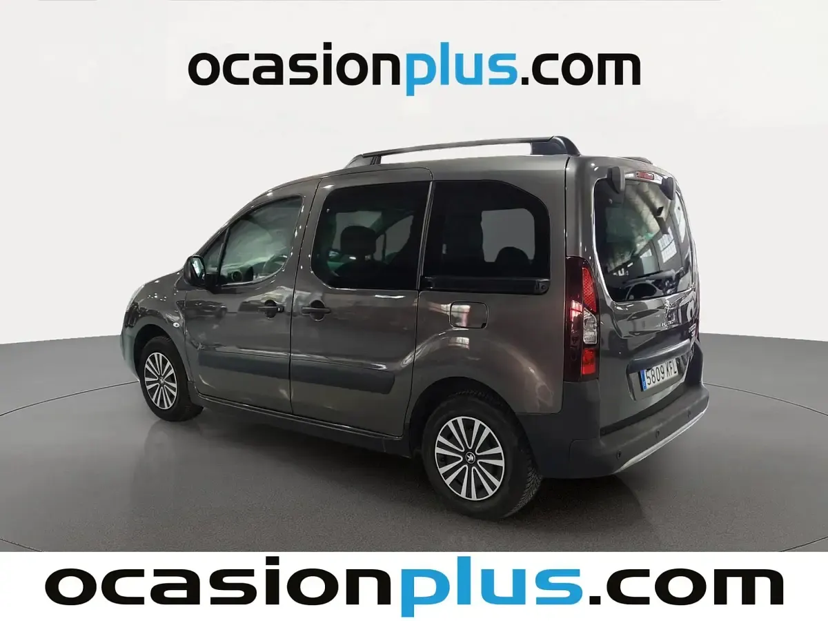 Usado Peugeot Partner Tepee Outdoor 120 CV (88 kW) 2017 Gris Monovolumen