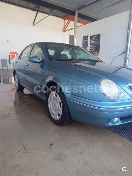 Usado Lancia Lybra 105 CV (77 kW) 2000 Azul Familiar