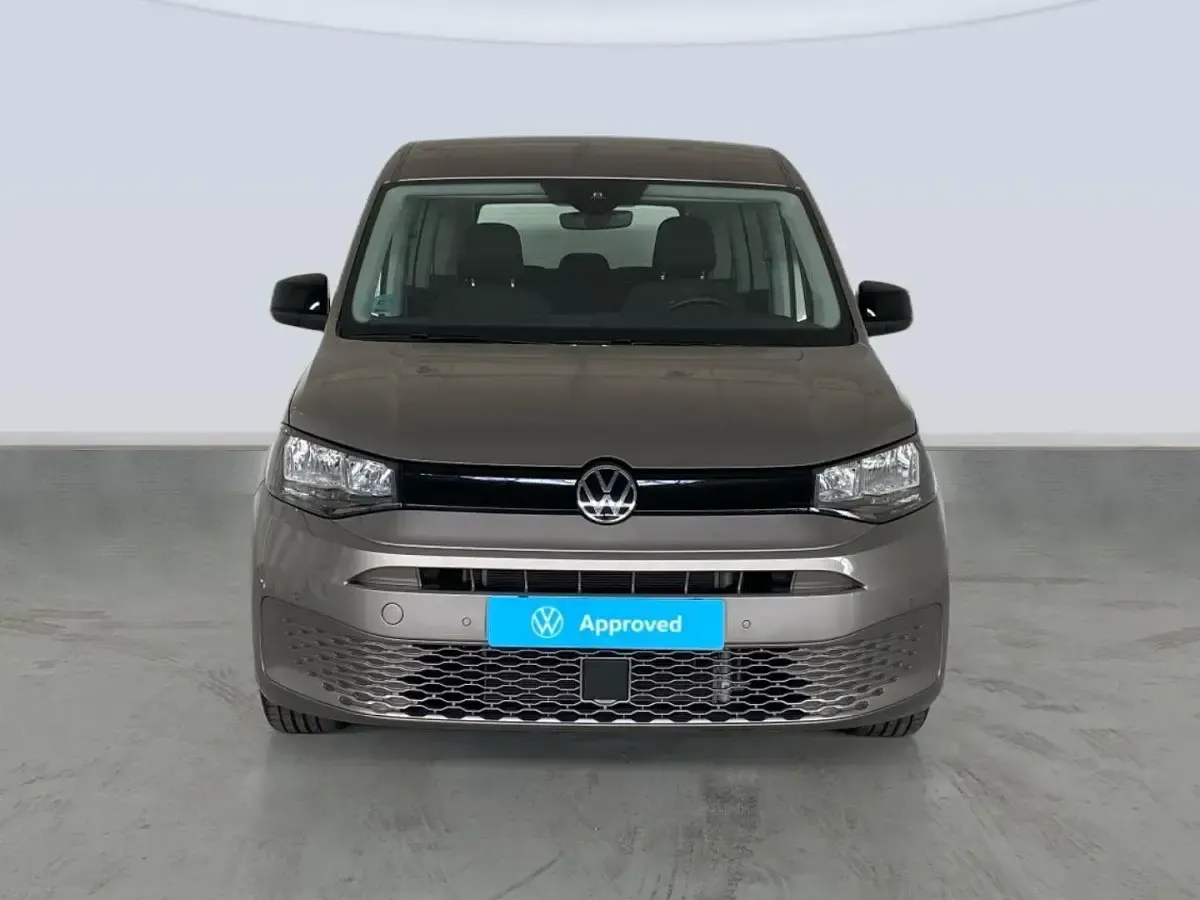 Usado VW Caddy Maxi 122 CV (89 kW) 2025 Beige Monovolumen