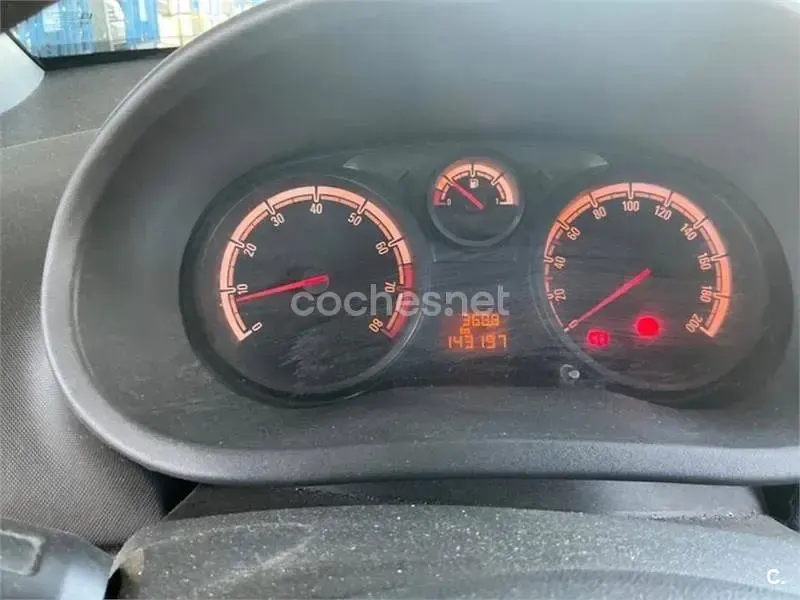 Usado Opel Corsa Essentia 85 CV (62 kW) 2010 Blanco Utilitario