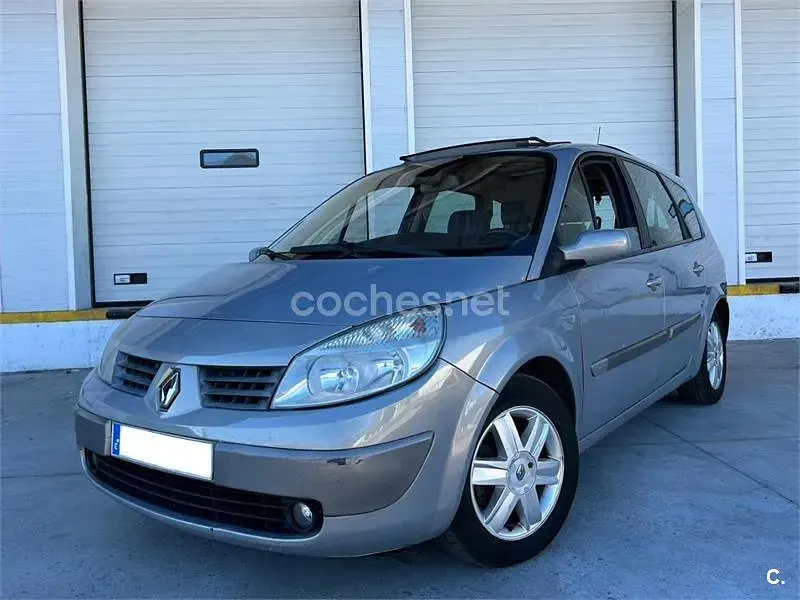 Usado Renault Scenic E-Tech Authentique 120 CV (88 kW) 2005 Gris / plata Monovolumen